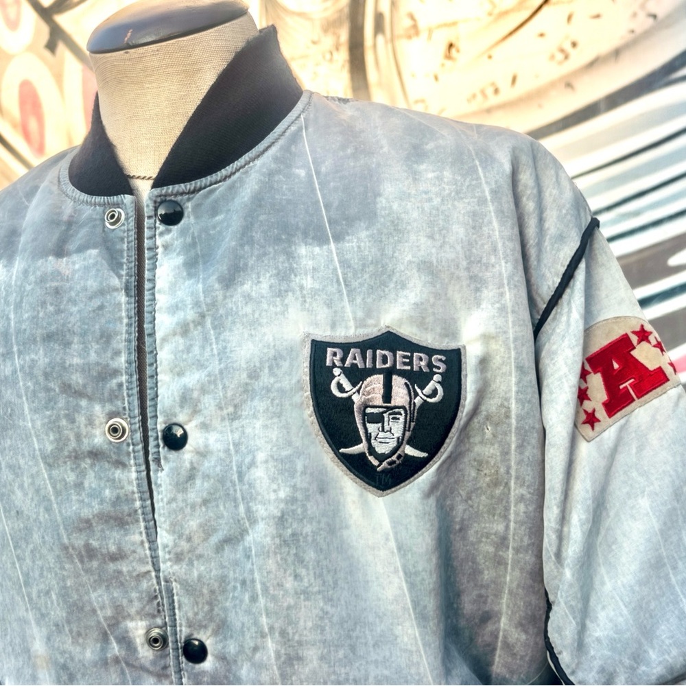 OAKLAND RAIDERS Vintage Bomber Jacket size Large (by Starter) | Distressed Gray - Picture 6 of 13